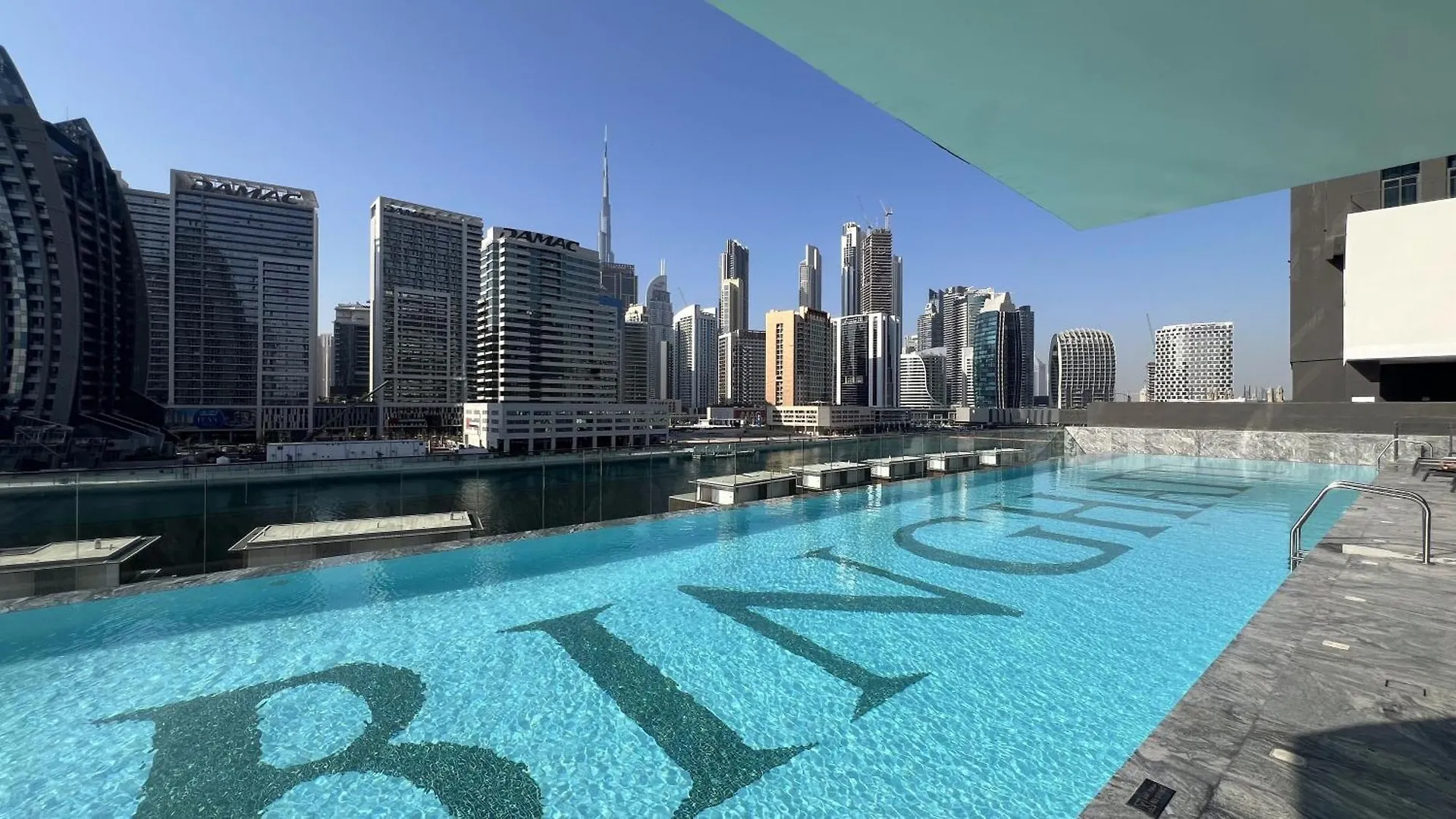 Luxury 2Br Burj View & Jacuzzi Apartment Dubai