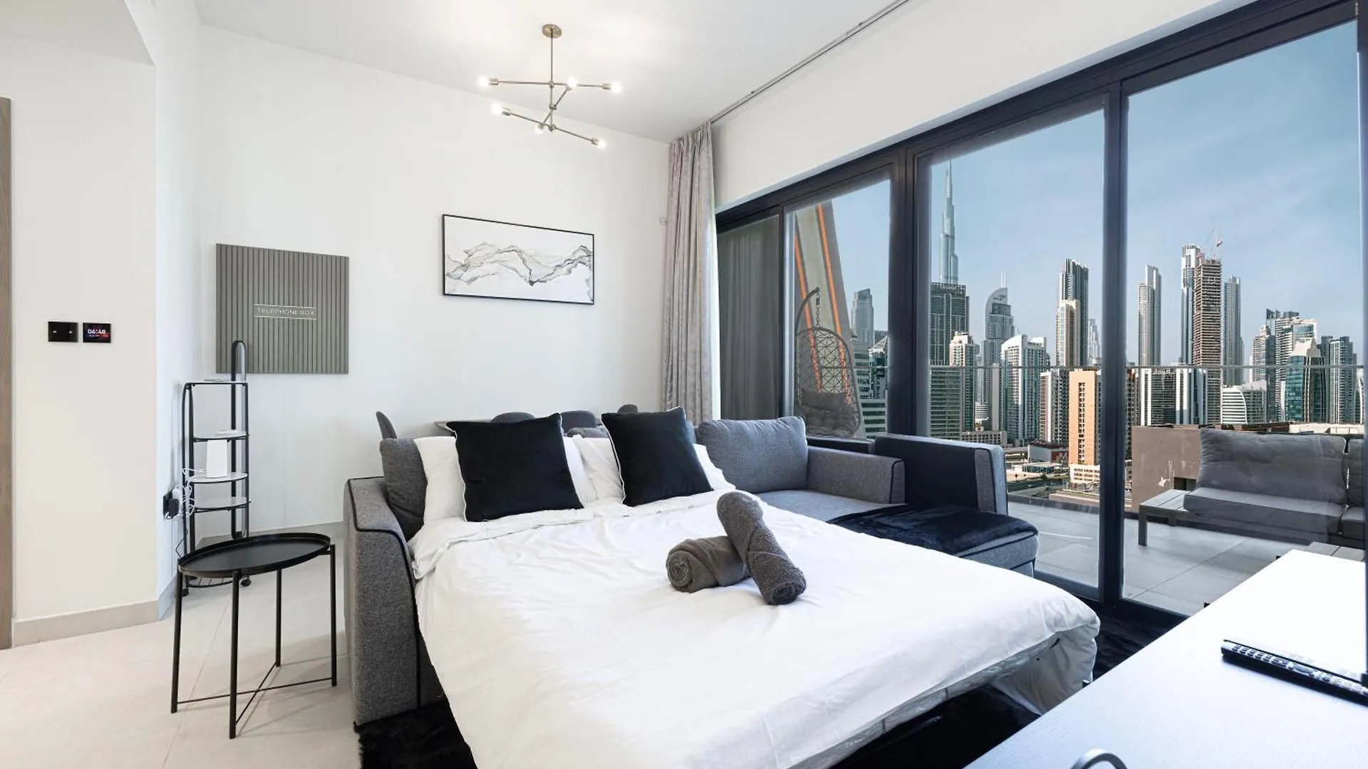 Luxury 2Br Burj View & Jacuzzi Apartment Dubai