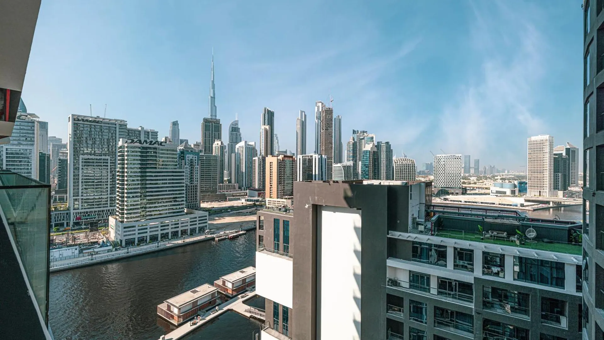 Luxury 2Br Burj View & Jacuzzi Apartment Dubai