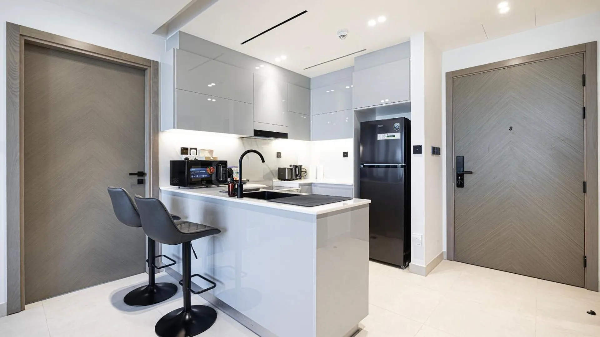 Luxury 2Br Burj View & Jacuzzi Apartment Dubai