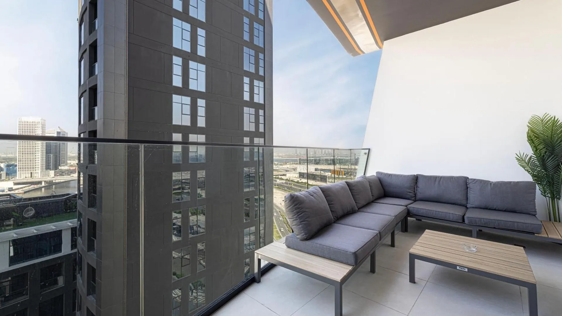 Luxury 2Br Burj View & Jacuzzi Apartment Dubai